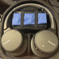 Noise Cancelling Headphones by Sony WH-CH700N
