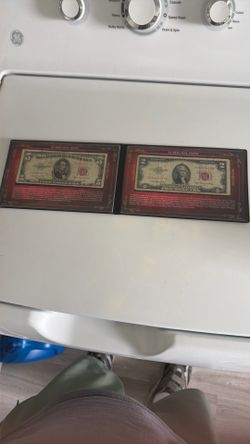Set of one 5 dollar and one 2 Dollar red seal notes