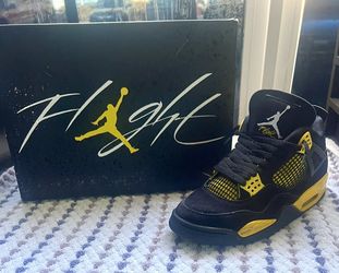 Nike Air Jordan 4 "Thunder"