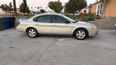 2005 ford taurus sle