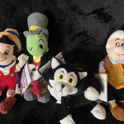 Disneys Pinocchio Beanie Set 