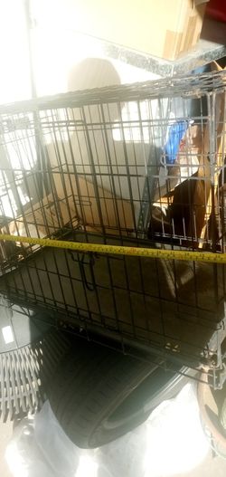 Animal/Dog Kennel No Stains Lightly Used Locks And Functions Perfectly 20$obo