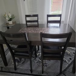 Dinning Table Family 