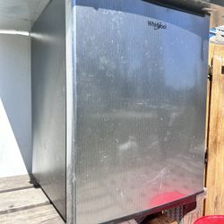 Mini Fridge 