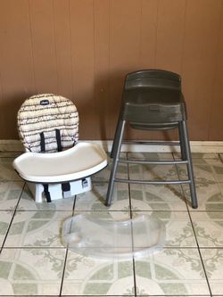 LIKE NEW CHICCO CONVERTIBLE HIGH CHAIR 3 IN 1