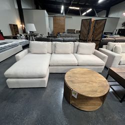 2pc Sectional w/ Reversible Chaise