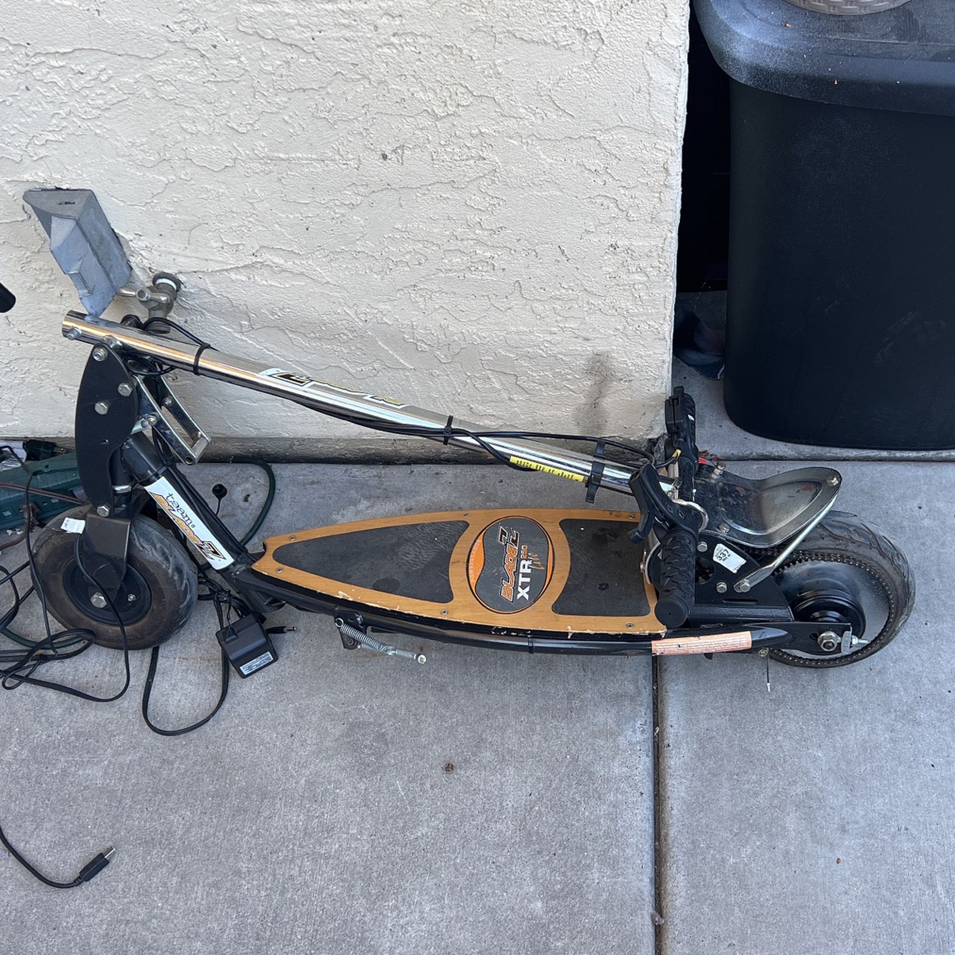 24v BladeZ XTR 250 Lite Electric Scooter