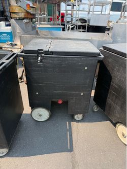 Ice Caddy 125lb capacity