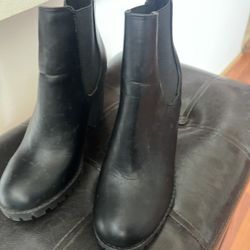 Boots Size 8.5 Girls Women Black