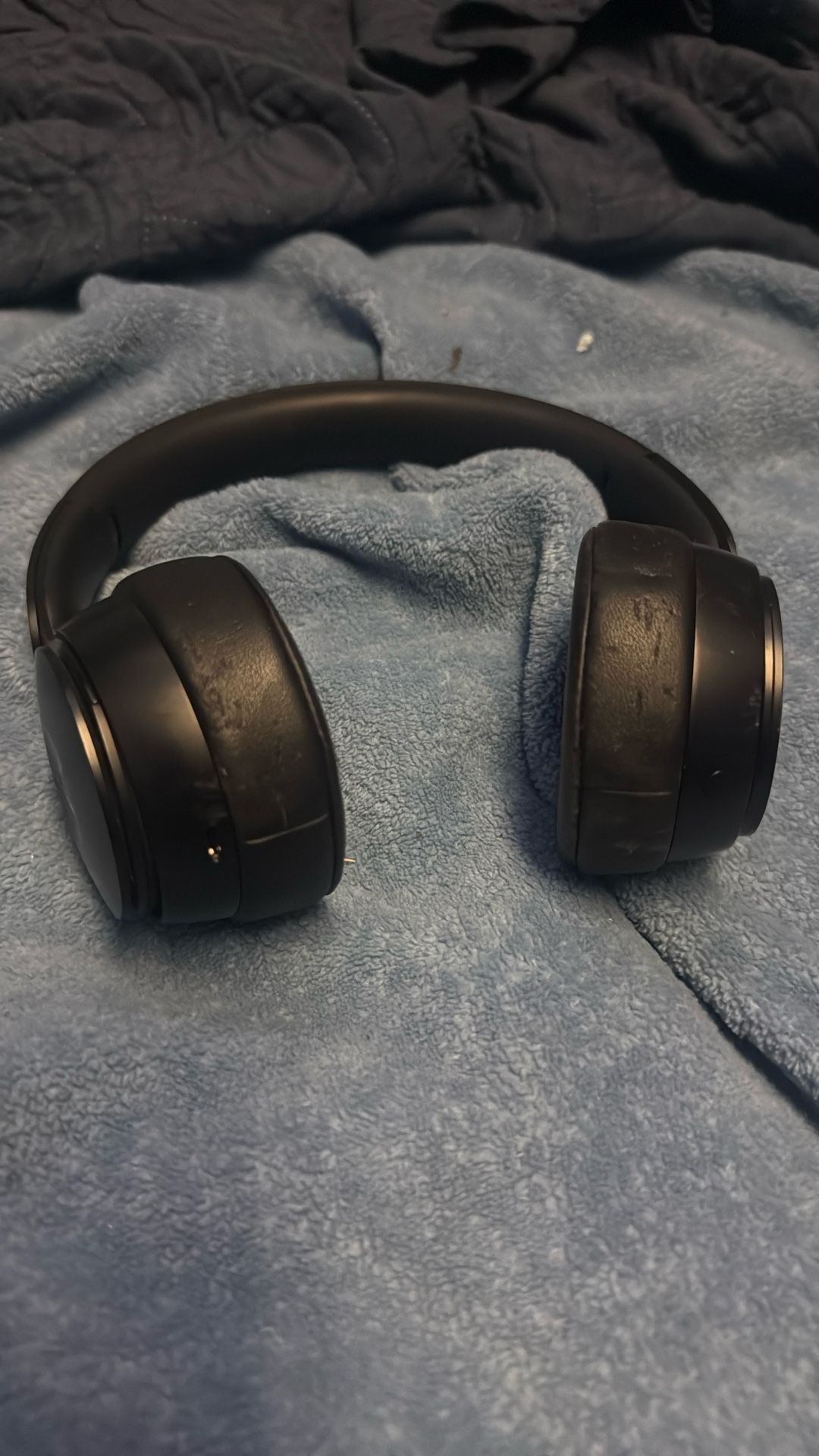 Beats Solo pro color black with a1 chip