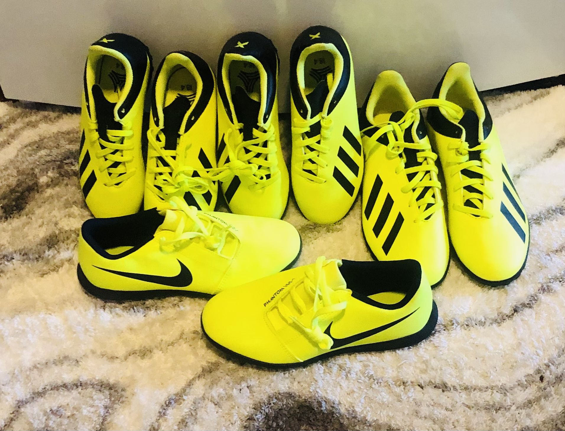 ADIDAS/NIKE /PUMA SOCCER SHOES ( YOUTH).Size’s Nike sz4 Adidas Sz 1 1 1/2 And 5 . All YOUTH SIZES