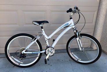 Schwinn Midtown Bike – 21-Speed