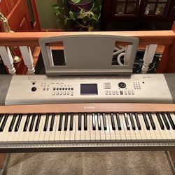 Yamaha Electric Keyboard