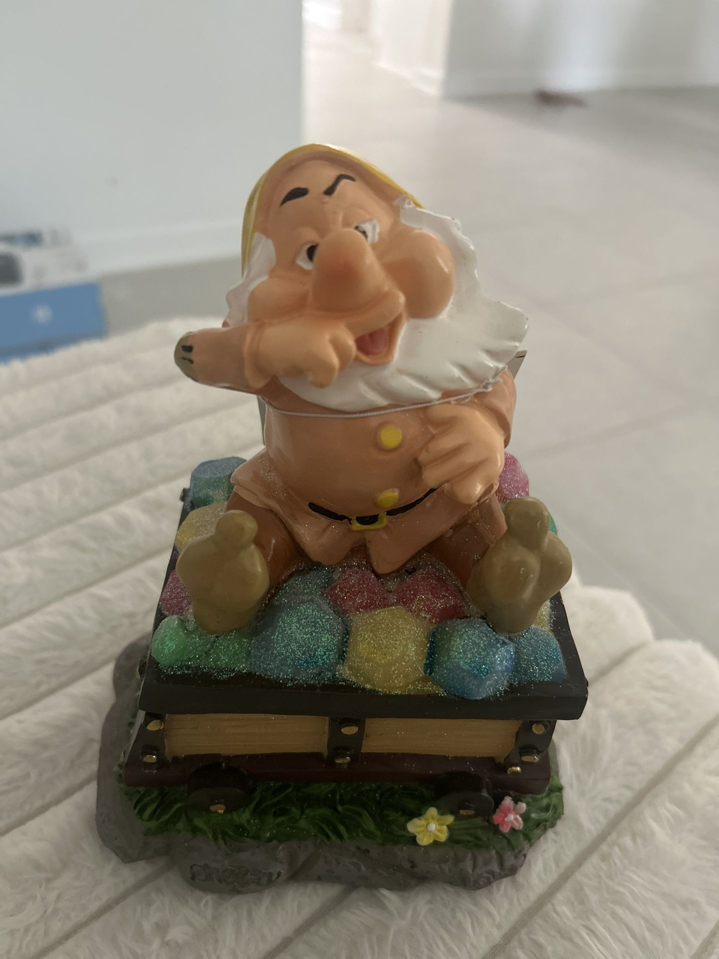 Disney Snow White Grumpy Mine Cart Figurine Seven Dwarfs Statue Collectible A8