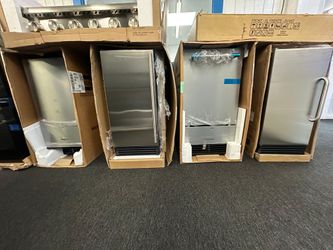 Under The Counter Ice Makers In Stock