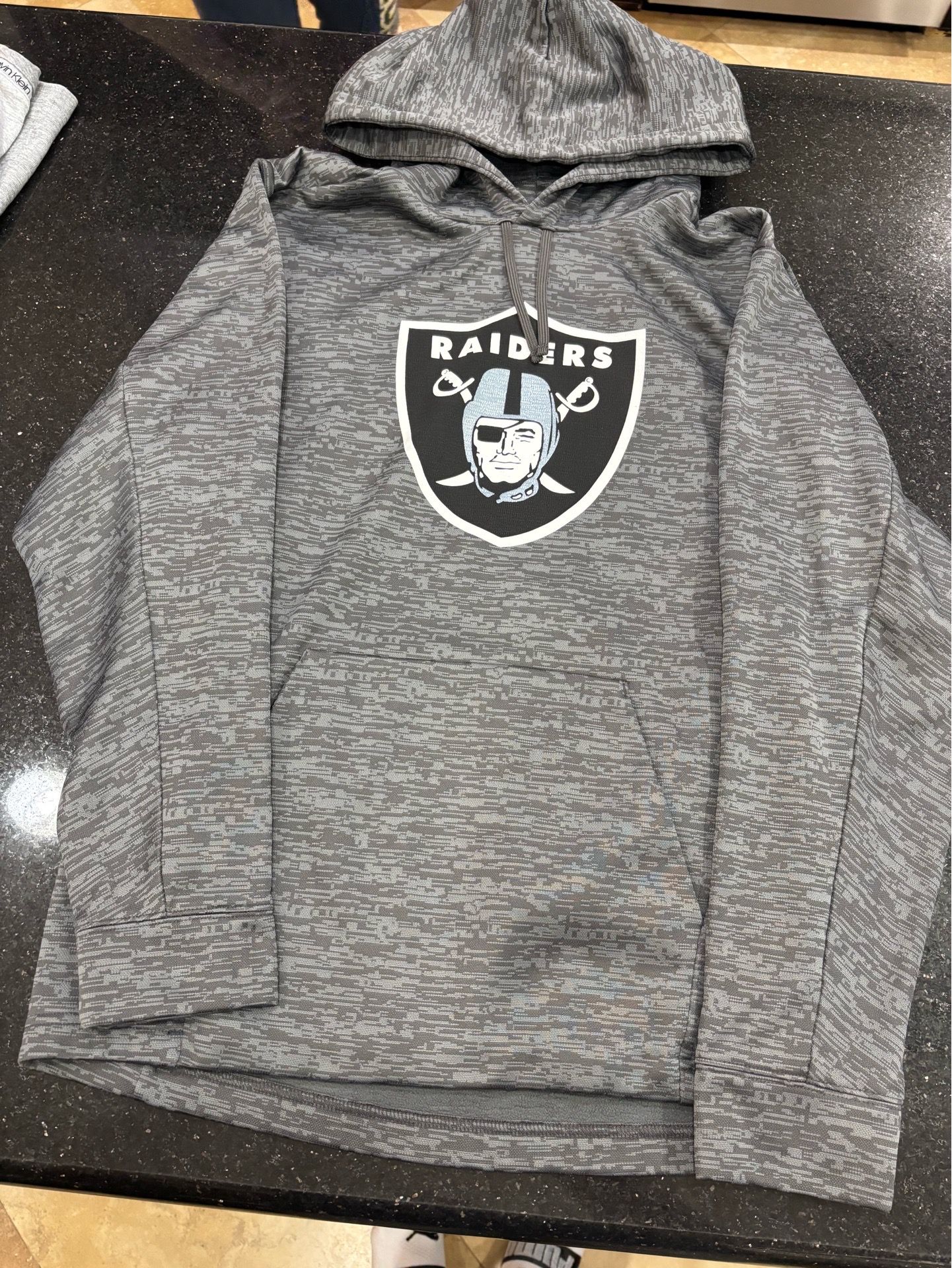 LIKE NEW Raiders Hoodie Size Small Heavy