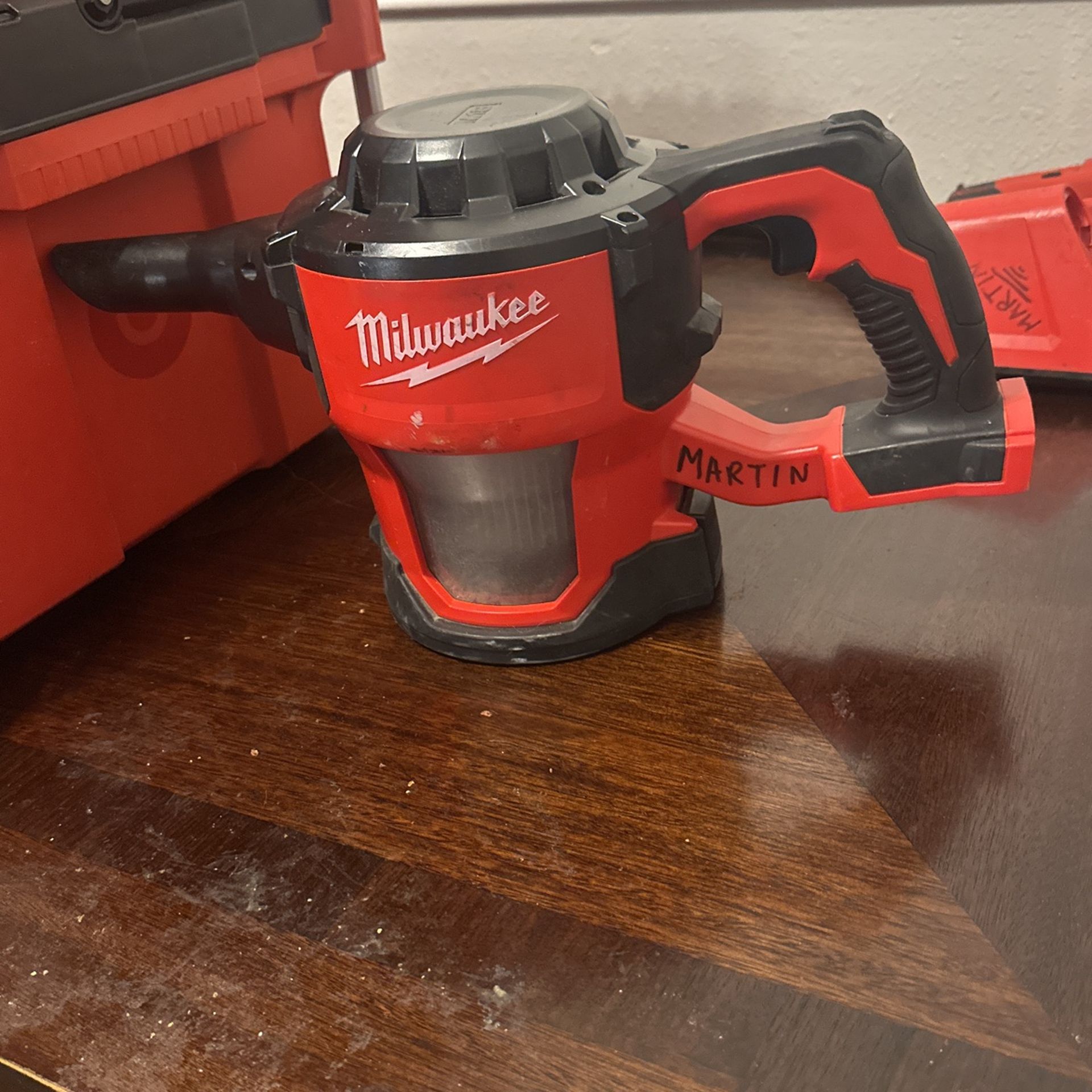 Milwaukee M18 Compact Vacuum