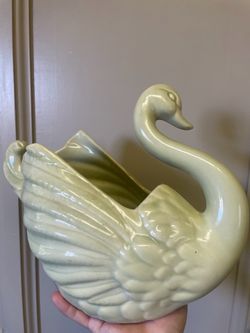 Medium size swan pot