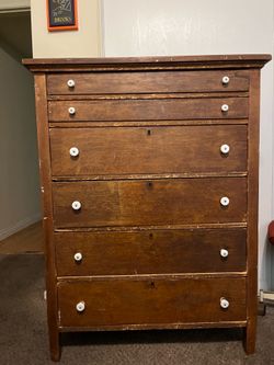 Vintage wooden chest of drawers
