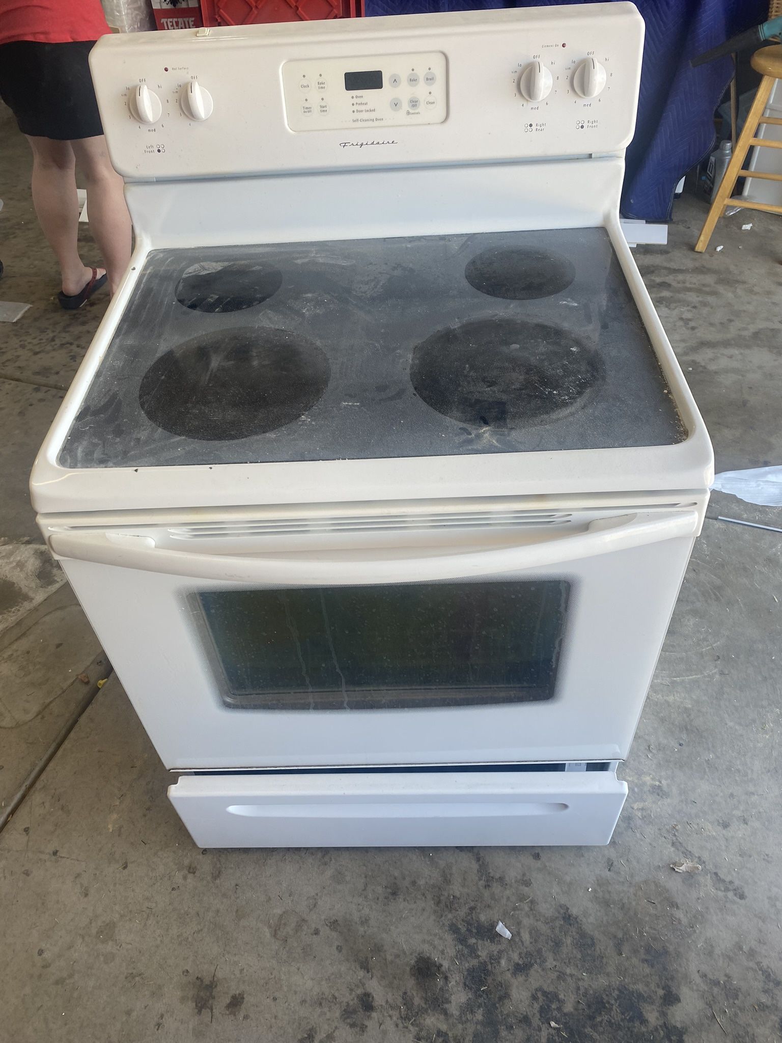 White Frigidaire Glass Top Stove Works Great