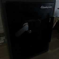 Sentry Safe with keys