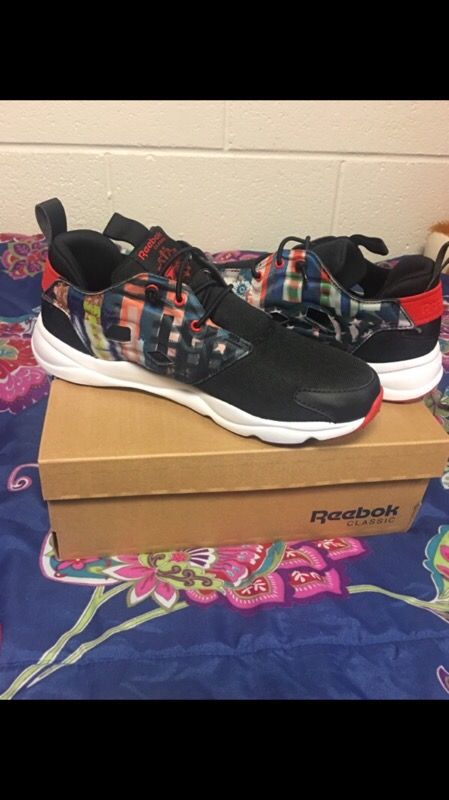 Reebok - brand new size 7