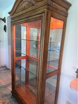 Display Cabinet. Solid Wood. Lights /  5 Glass shelves