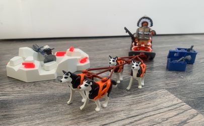 Retired Playmobil 9057 Husky-drawn Sled (99% Complete!)