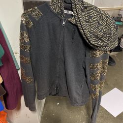 How do you with zipper for women or girls?