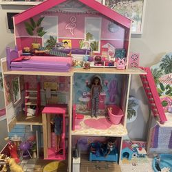 Kidkraft doll house great for BARBIES