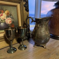 WM Rogers 817/Silver Plated Water Pitcher/Ornate Handle/Vintage/Tea/Serving/Wedding/Dinnerware/Ice Guard/Footed/2 International Silver Co. Silver Plat