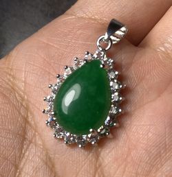 Womens Dainty Chinese Green Jade Pendant Necklace Give For Her