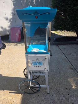 Nostalgia old fashioned carnival snow cone maker