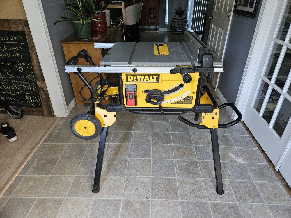Dealt Table Saw With Stand