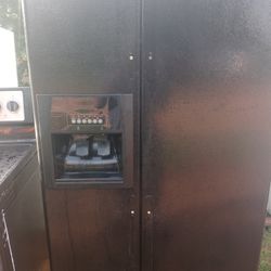 Black Whirlpool Frost-free Refrigerator