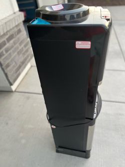 Hot$cold water dispenser