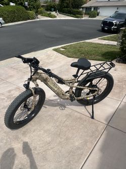 Puckipuppy Labrador Pro E-Bike + Premium Package – $2,748 Retail Value – Like New