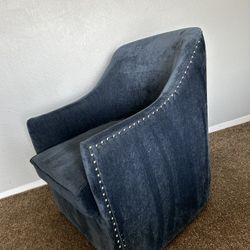 Modern Blue Velvet Swivel Accent Chair (360°)