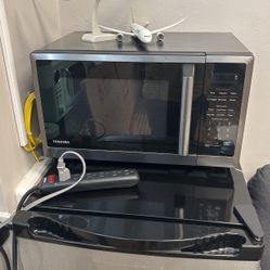 microwave almost new