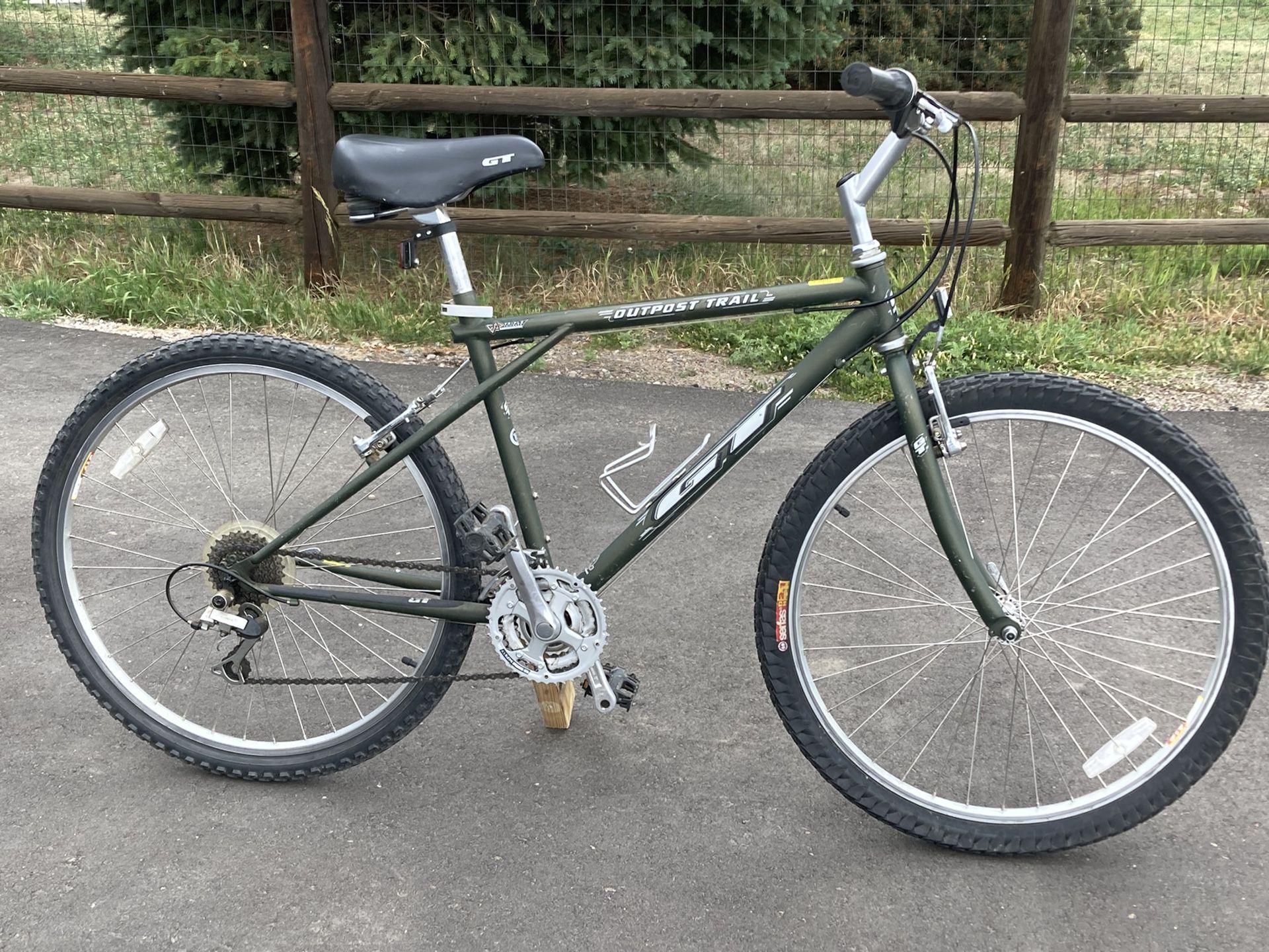 GT Outpost trail Large Mountain Bike