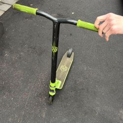 Mad Gear Pro Scooter 