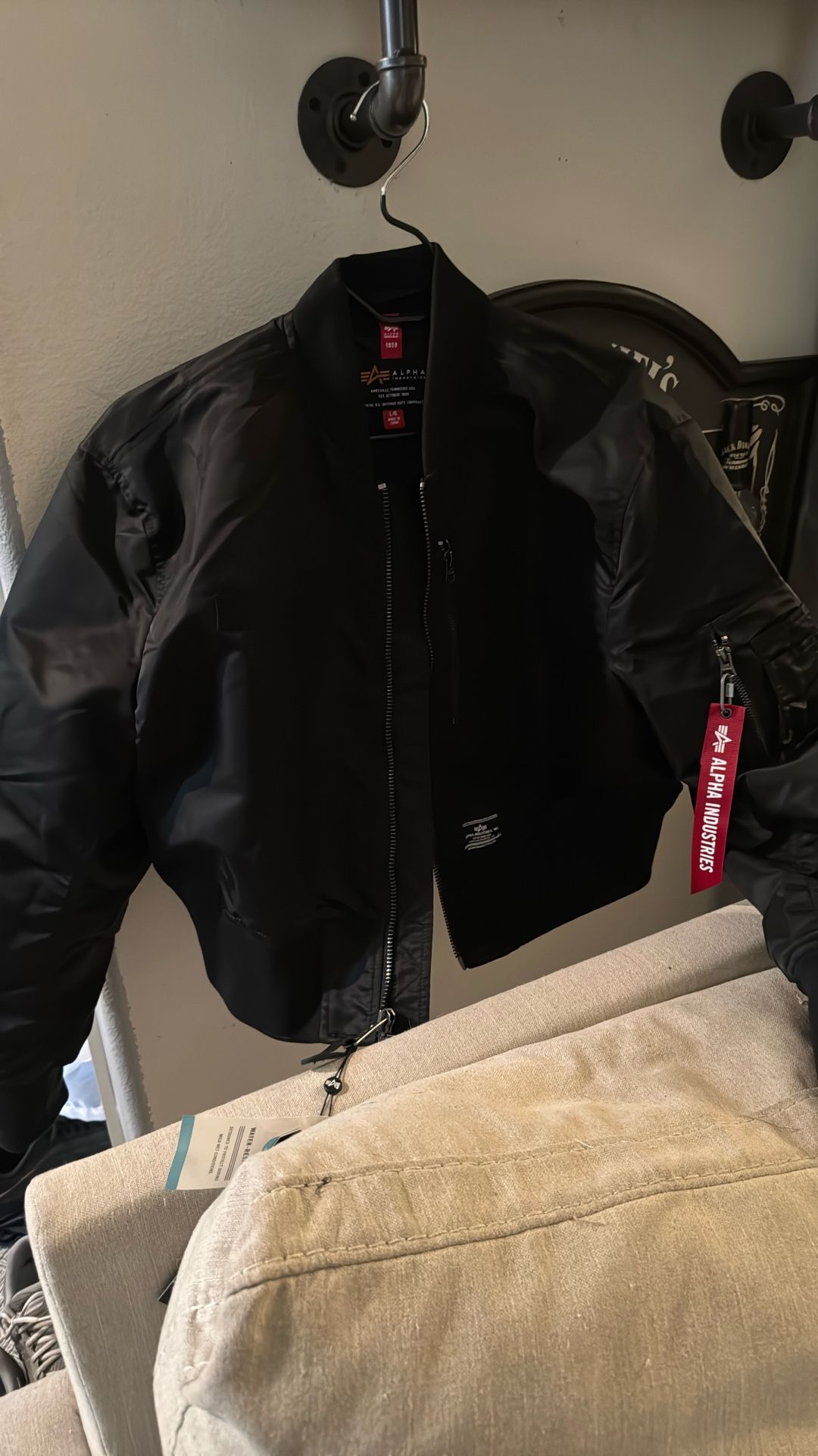 Cropped women’s bomber jacket