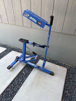 Used nothing wrong  Louisville Slugger Blue Flame Pitching Machine / cash or Zelle / South Austin by William cannon near the I35 pick up