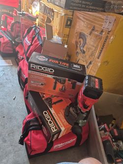 Exclusive

RIDGID
18V Brushless Cordless 1 in. SDS-Plus Rotary Hammer (Tool Only STORE PRICE $269