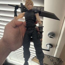 Final Fantasy 7 Play Arts Cloud Strife Figure