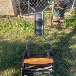 Fiskars Push Lawn Mower 