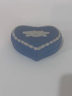 Wedgwood Jasperware Queen Elizabeth 2 Heart Trinket Box