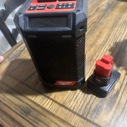 Milwaukee Speaker + Battery 