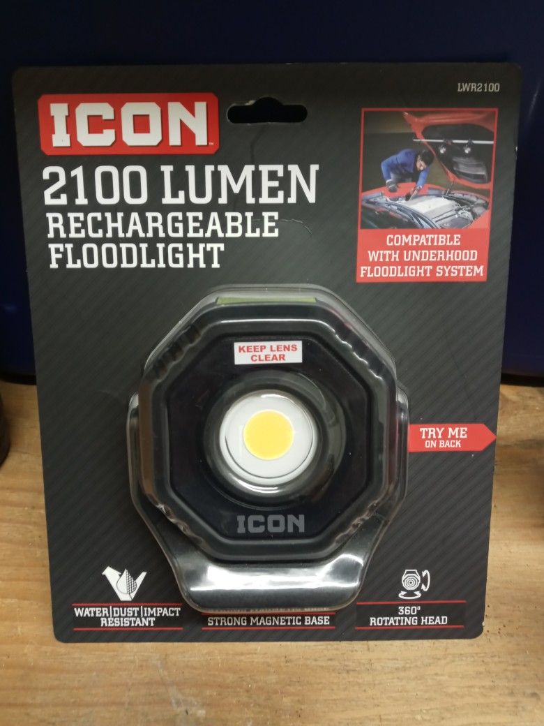 Icon 2100 Lumen Rechargeable Floodlight