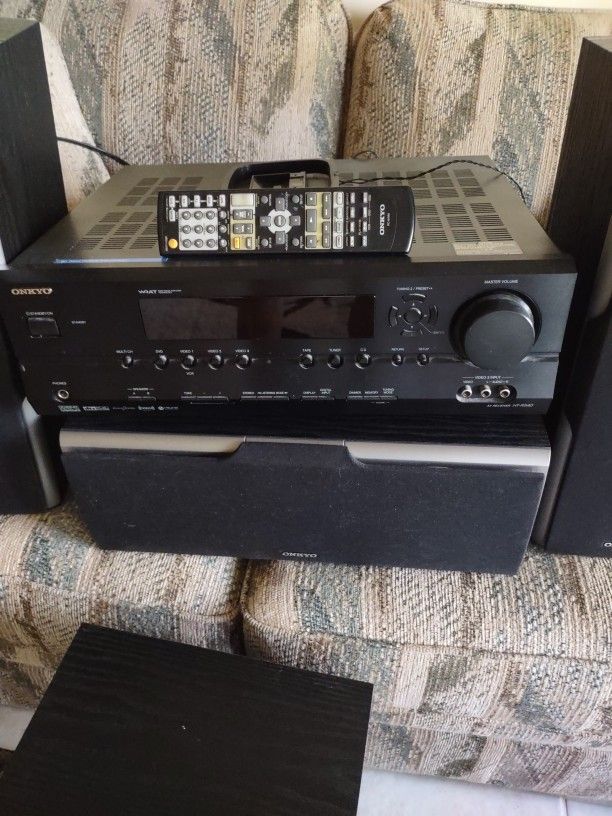 Onkyo Surround Sound Receiver With 8 Speakers